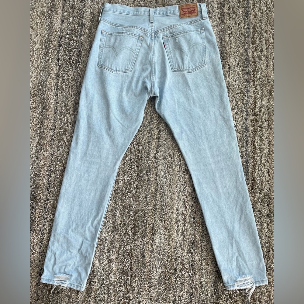 Levi's Woman’s light-wash Blue 501 Skinny Jeans Button-Fly distressed size 29 - Picture 2 of 14